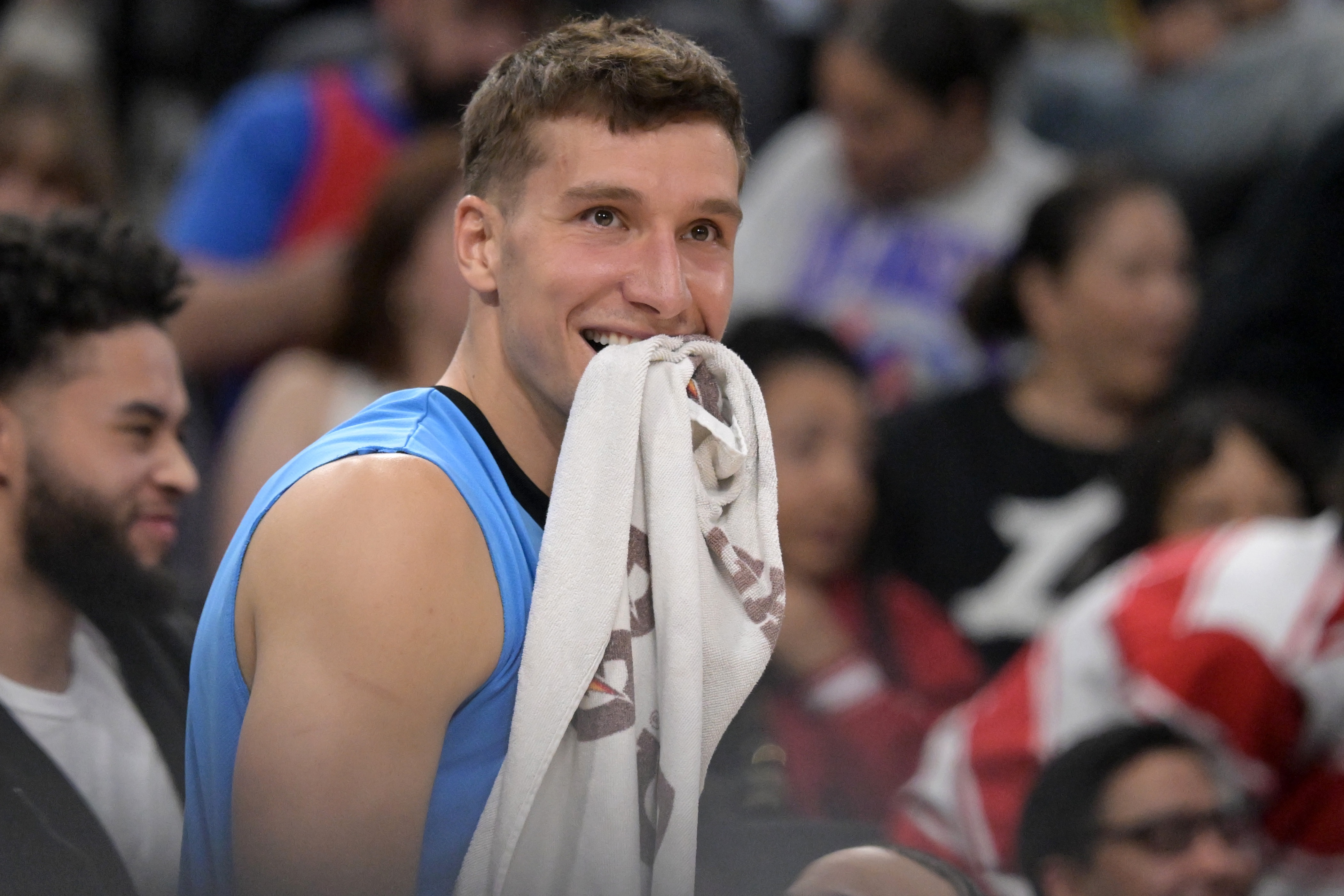 美记：若詹姆斯申请交易 快船可打包博格丹&amp;鲍威尔&amp;琼斯做筹码