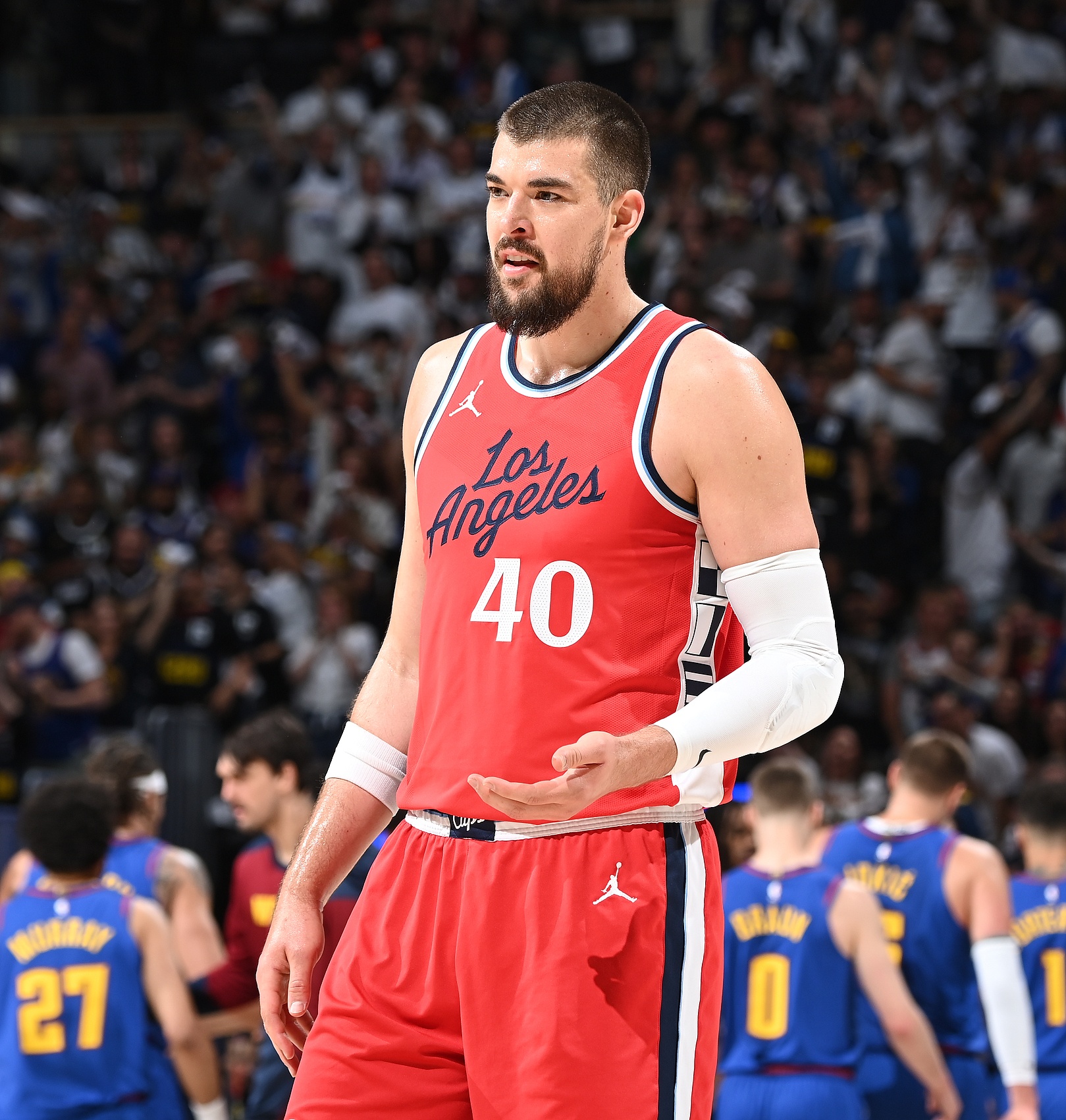 美记：若詹姆斯申请交易 快船可打包博格丹&amp;鲍威尔&amp;琼斯做筹码