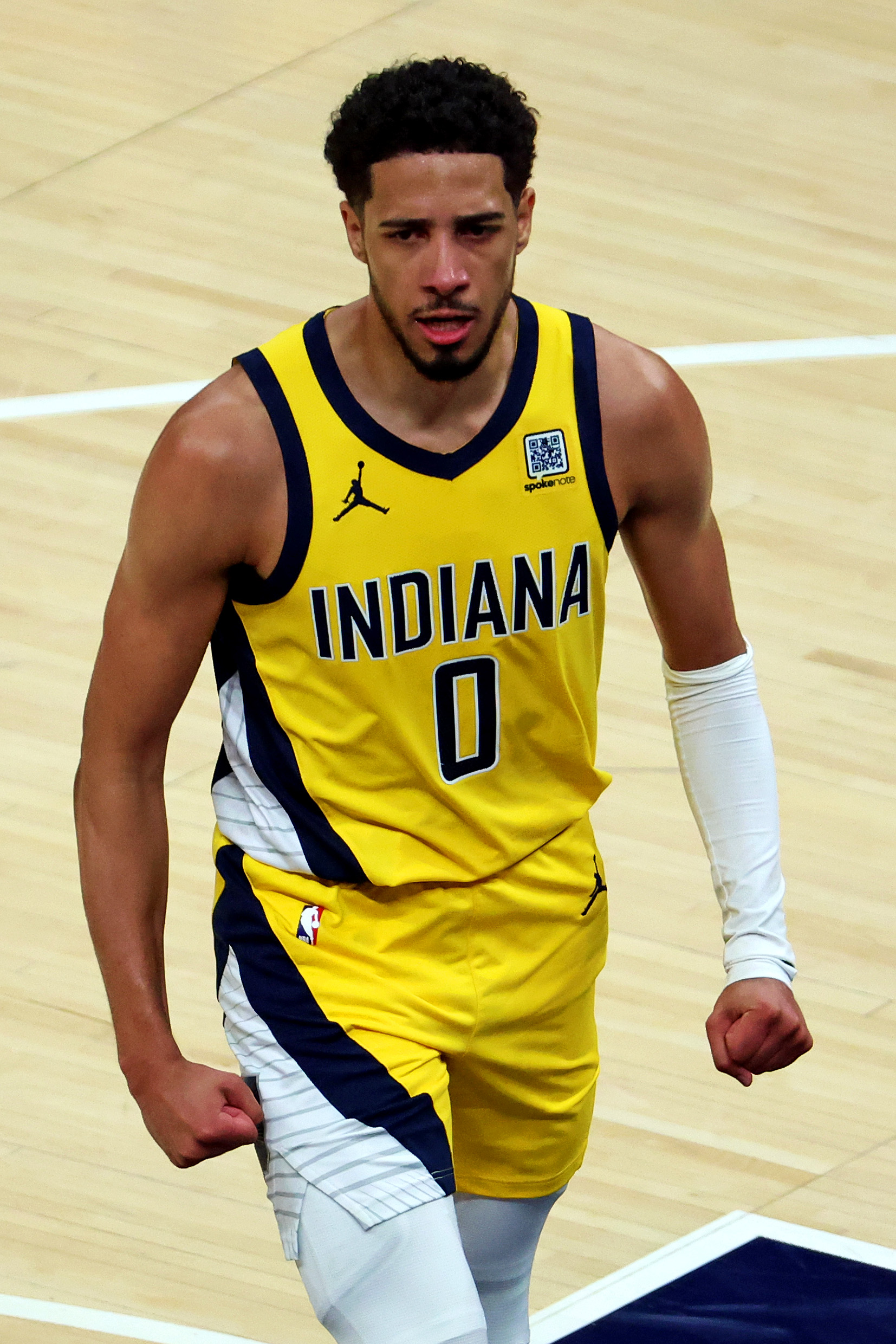 BOB半岛官网-😔哈利伯顿总决赛G5全场0运动战进球，生涯季后赛首次