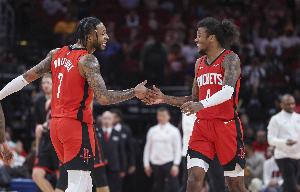 队记：火箭首轮秀很多故送走杰伦&amp;白魔 雷霆靠年轻阵容夺冠是例外