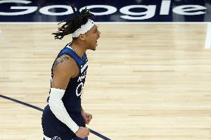 BOB半岛体育-内外开花！香农9中6高效砍下全场最高24分外加5板3助 三分3中3