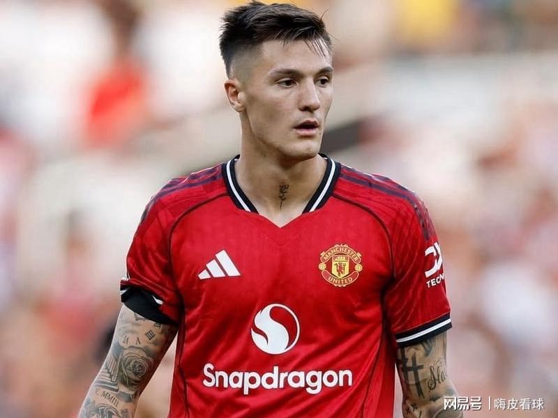 BOB半岛官网-只差曼联！英超四大中锋三人破门，埃基蒂克成为第二个马夏尔