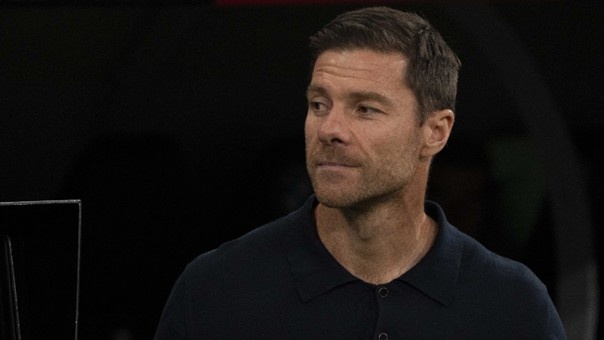 BOB半岛平台-阿隆索重返雷亚莱竞技场,两位前皇家社会B队主帅之间的战术对决