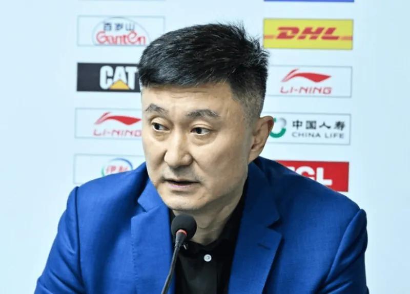 BOB半岛平台-胜四川发布会！杜锋爆赞对手展情商，回应外援适应，奎因直指2点