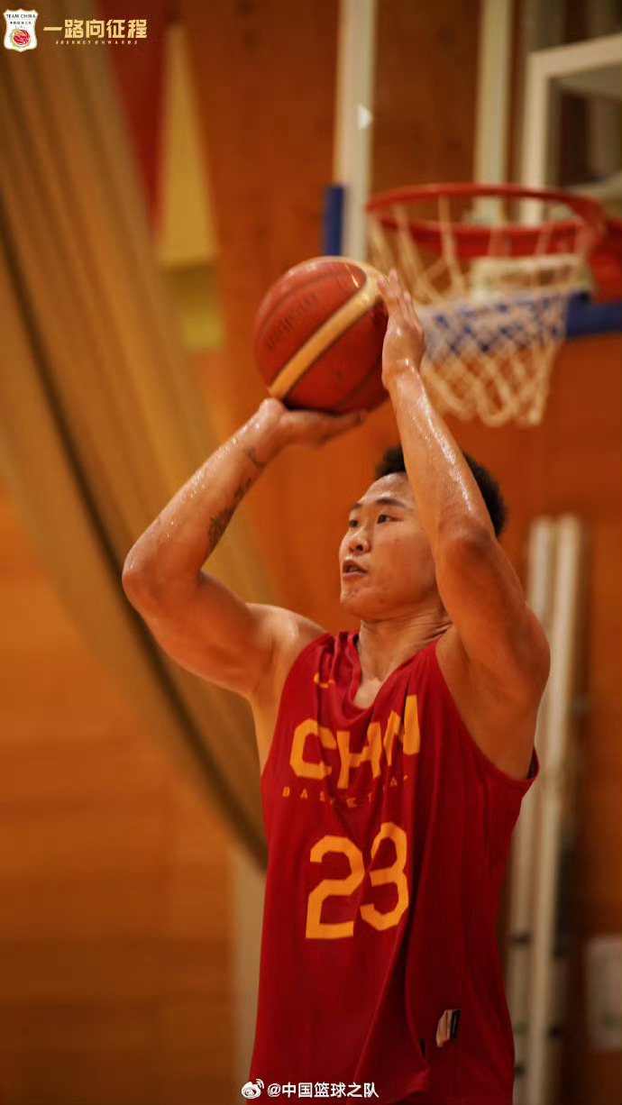 BOB半岛官网-贺希宁美国特训成效显著，投篮运球全面提升|体育赛事讨论|中国篮球之队|中国男篮|量变|训练_新浪体育_新浪新闻