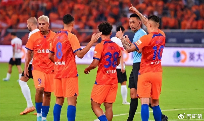 BOB半岛平台-马德鲁加曾被视为鲁能离队热门，如今为何依然没走，原因找到了|阿尔瓦罗|洛佩斯|本菲卡足球俱乐部|山东泰山|克雷桑_新浪体育_新浪新闻