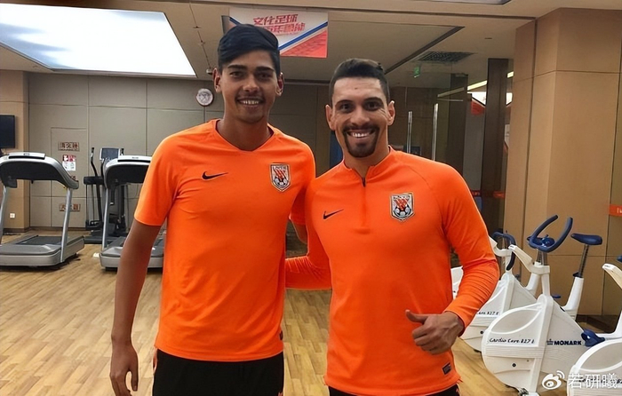 BOB半岛平台-马德鲁加曾被视为鲁能离队热门，如今为何依然没走，原因找到了|阿尔瓦罗|洛佩斯|本菲卡足球俱乐部|山东泰山|克雷桑_新浪体育_新浪新闻