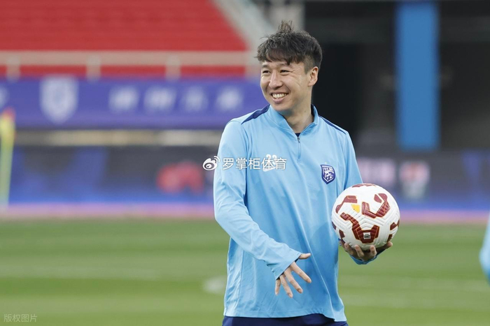 BOB半岛-曝37岁前国脚即将退役！18年的坚守，他是中国后卫 “铁血样本”？|任航|中超|三镇|超级杯|武汉三镇_新浪体育_新浪新闻