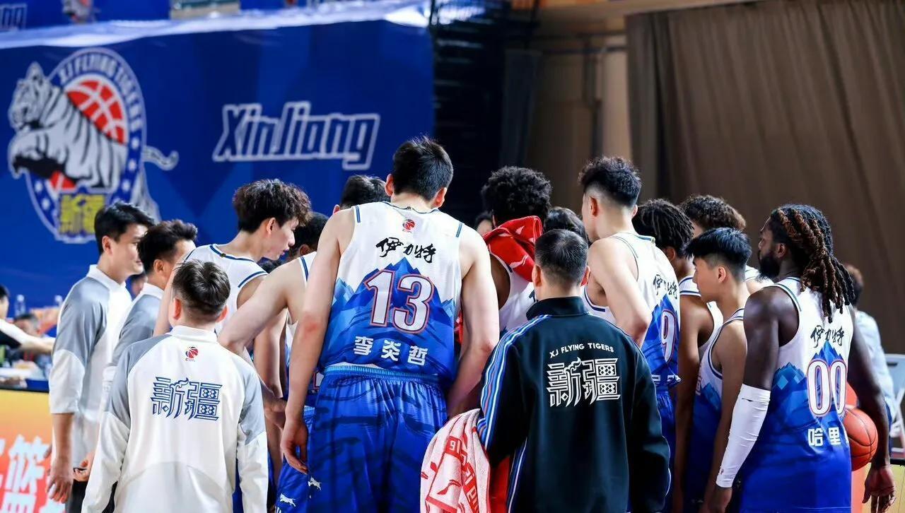 BOB半岛体育-CBA豪门摆烂！两名主力赛季报销，外援也不换了